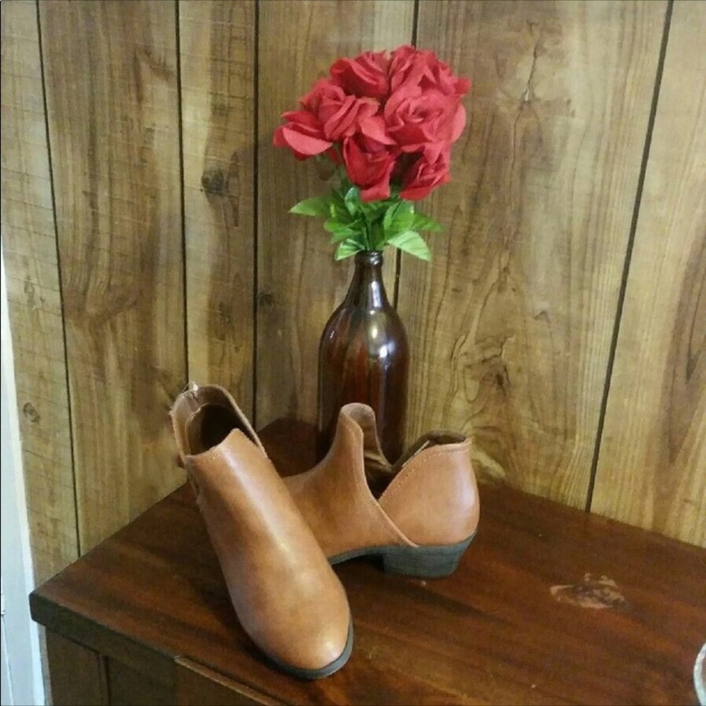 New w out tags booties